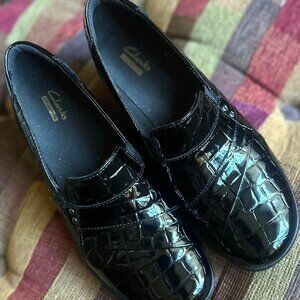 Like New! Clarks Wedge-Heel Clogs Patent Leather Croc Embossed, Size 8